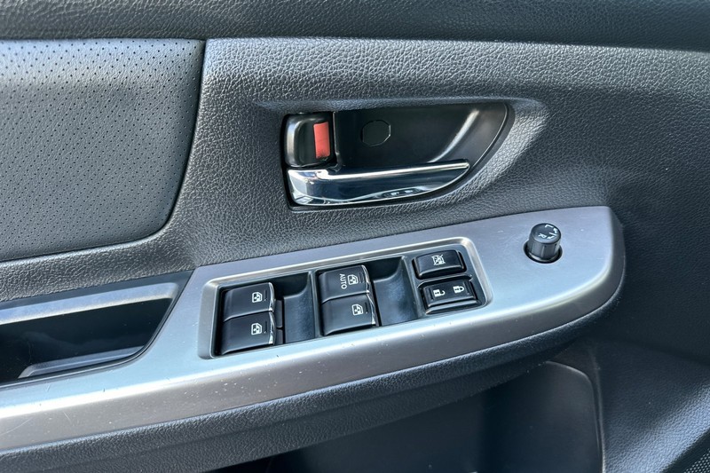 Subaru Crosstrek Vehicle Full-screen Gallery Image 11