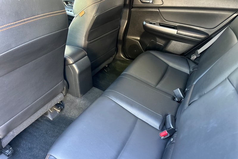 Subaru Crosstrek Vehicle Full-screen Gallery Image 12