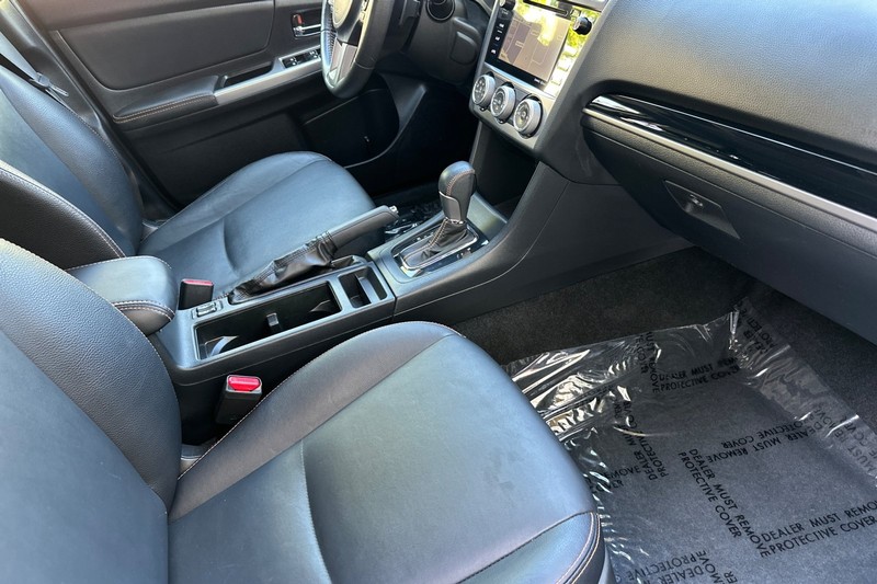 Subaru Crosstrek Vehicle Full-screen Gallery Image 16