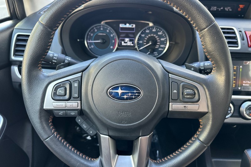 Subaru Crosstrek Vehicle Full-screen Gallery Image 24