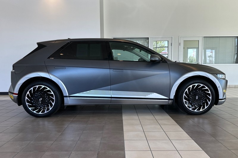 Hyundai IONIQ 5 Vehicle Full-screen Gallery Image 03