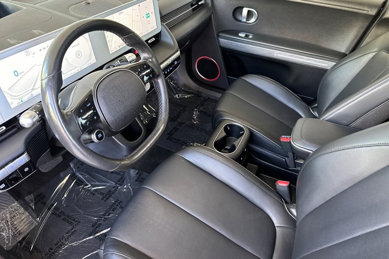 Hyundai IONIQ 5 Vehicle Full-screen Gallery Image 10