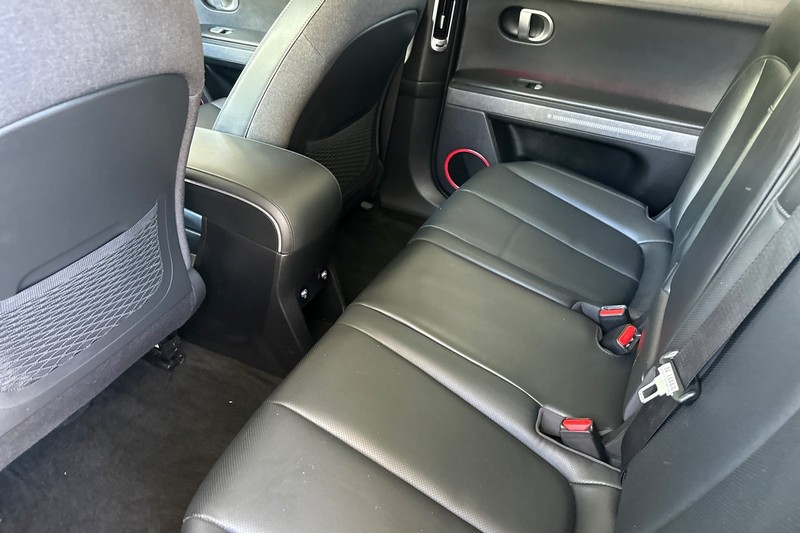 Hyundai IONIQ 5 Vehicle Full-screen Gallery Image 12