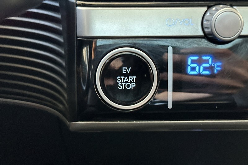Hyundai IONIQ 5 Vehicle Full-screen Gallery Image 23