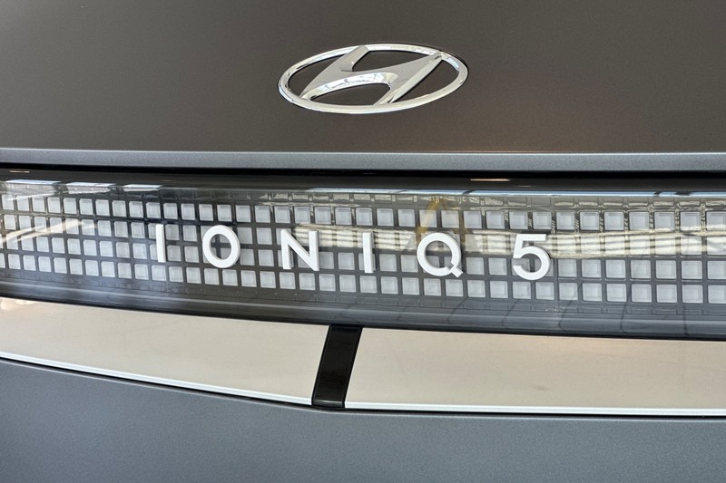 Hyundai IONIQ 5 Vehicle Full-screen Gallery Image 28