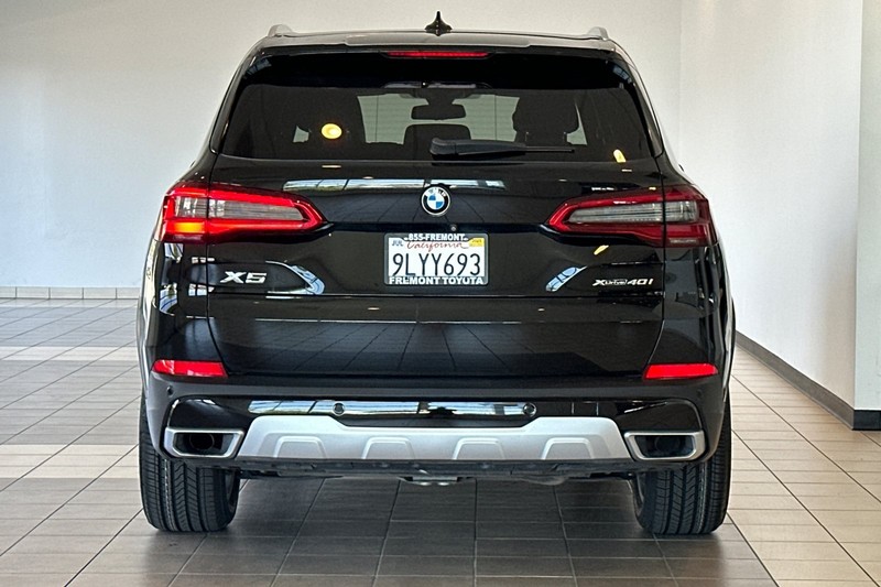 BMW X5 Vehicle Full-screen Gallery Image 05