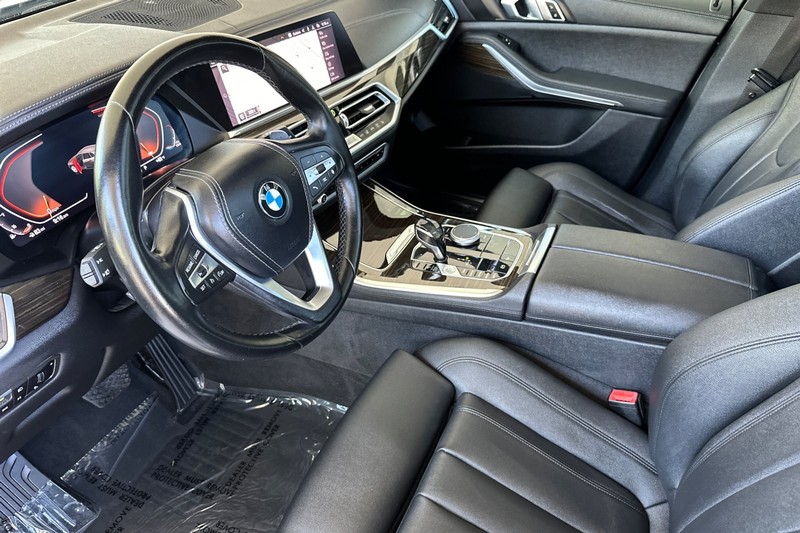 BMW X5 Vehicle Full-screen Gallery Image 10