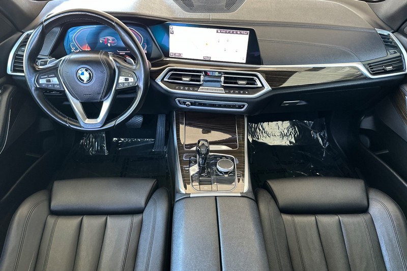 BMW X5 Vehicle Full-screen Gallery Image 13