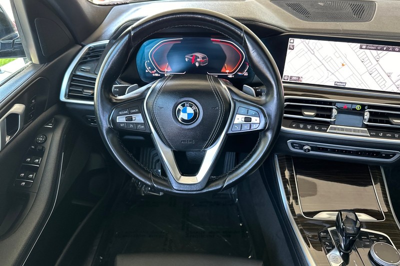 BMW X5 Vehicle Full-screen Gallery Image 14