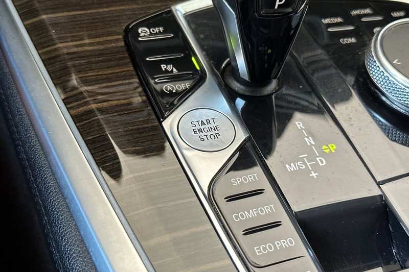BMW X5 Vehicle Full-screen Gallery Image 23