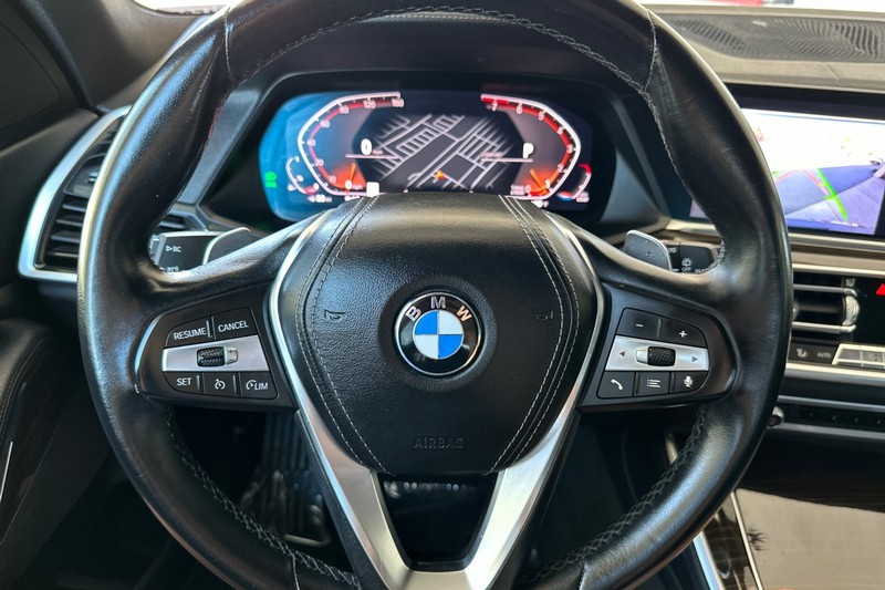BMW X5 Vehicle Full-screen Gallery Image 24