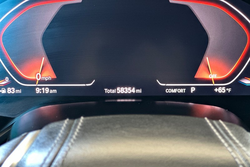 BMW X5 Vehicle Full-screen Gallery Image 26