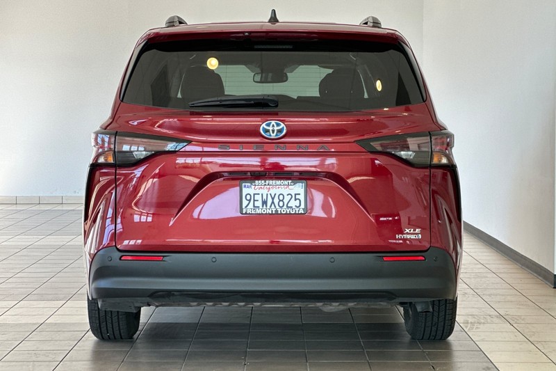 Toyota Sienna Vehicle Full-screen Gallery Image 05