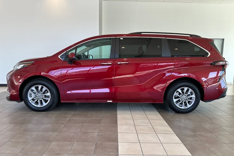 Toyota Sienna Vehicle Full-screen Gallery Image 07
