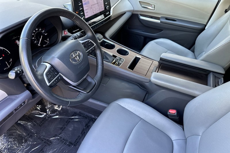 Toyota Sienna Vehicle Full-screen Gallery Image 10