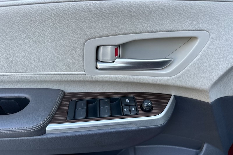 Toyota Sienna Vehicle Full-screen Gallery Image 11