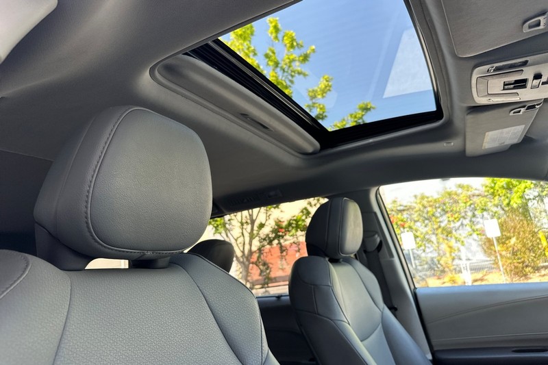 Toyota Sienna Vehicle Full-screen Gallery Image 18