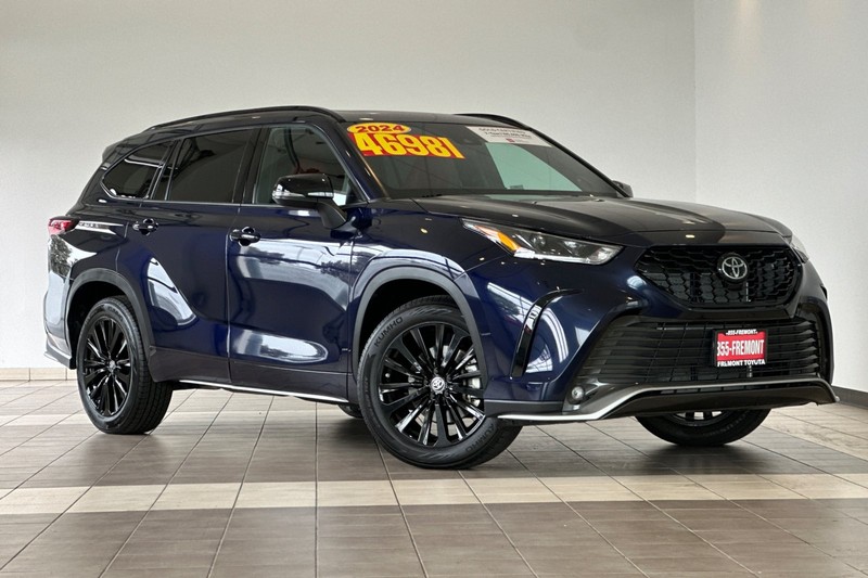 Toyota Highlander Vehicle Full-screen Gallery Image 02
