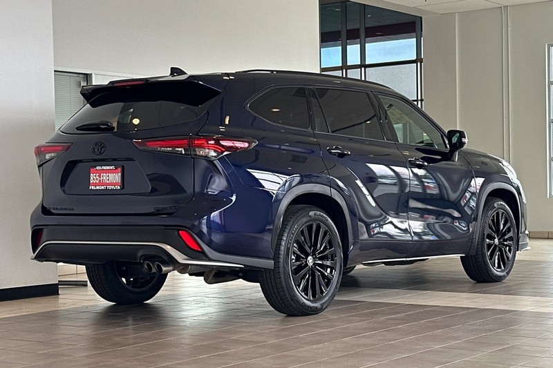 Toyota Highlander Vehicle Full-screen Gallery Image 04