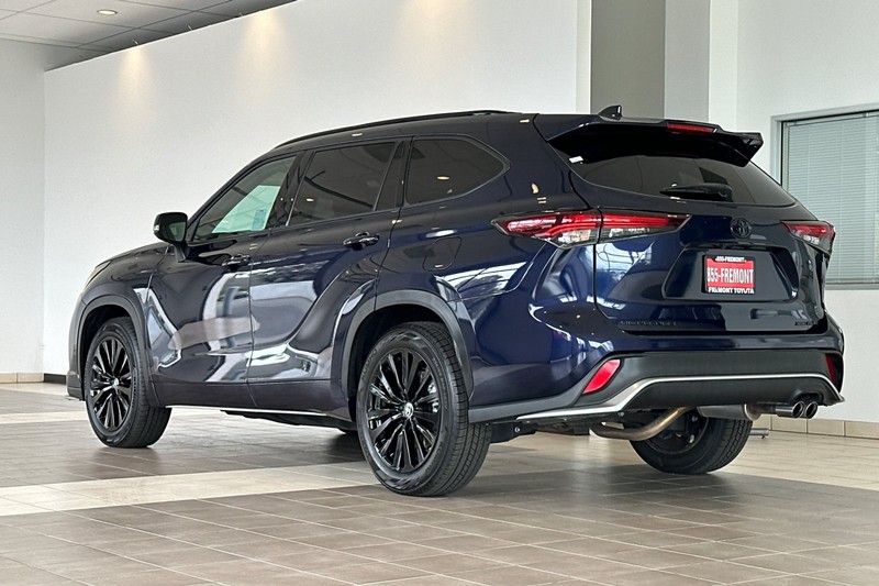 Toyota Highlander Vehicle Full-screen Gallery Image 06