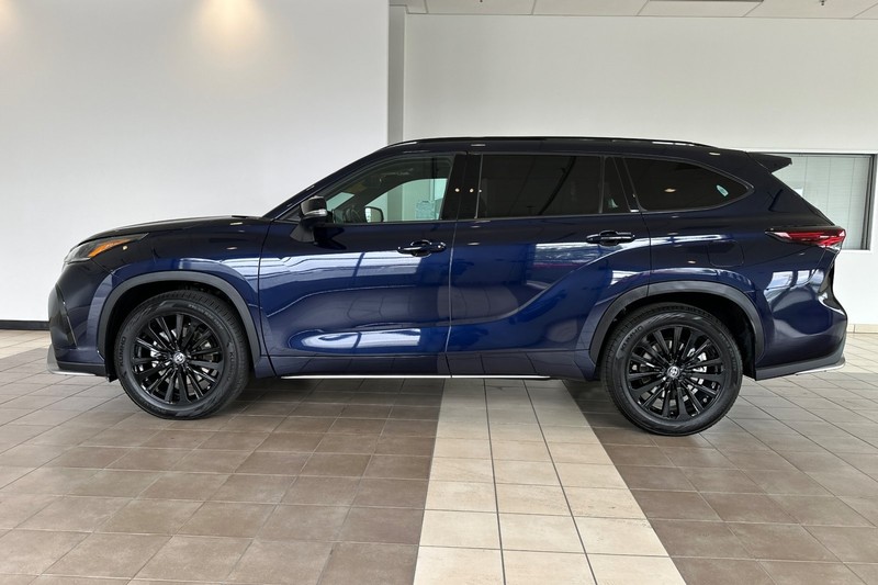 Toyota Highlander Vehicle Full-screen Gallery Image 07