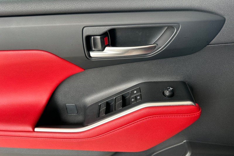 Toyota Highlander Vehicle Full-screen Gallery Image 11