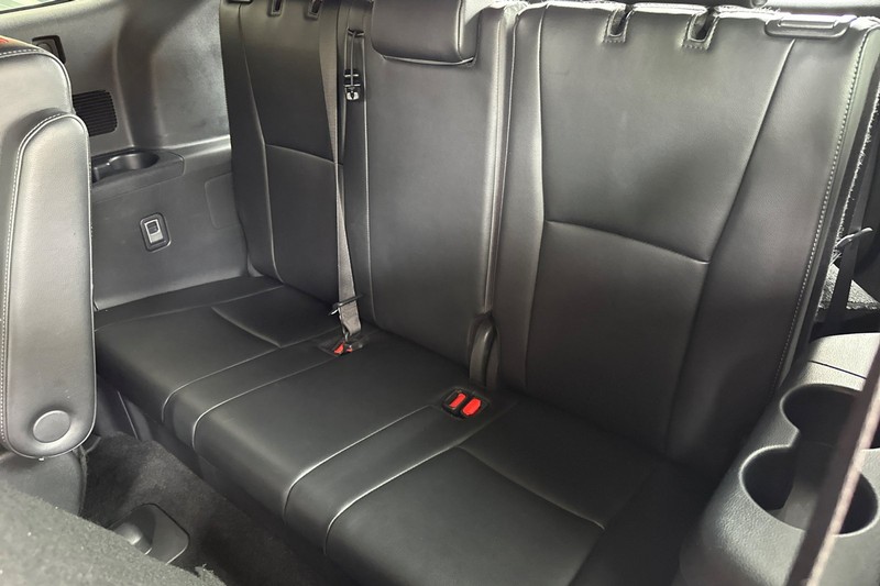 Toyota Highlander Vehicle Full-screen Gallery Image 15