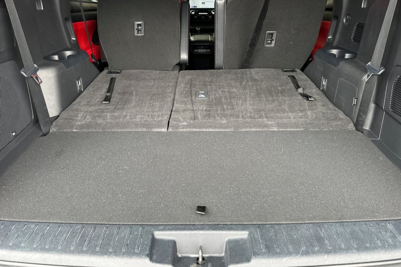 Toyota Highlander Vehicle Full-screen Gallery Image 16