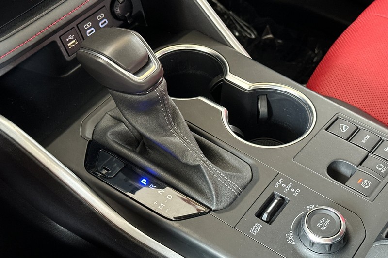 Toyota Highlander Vehicle Full-screen Gallery Image 22