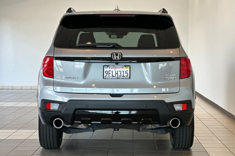 Honda Passport Vehicle Full-screen Gallery Image 05
