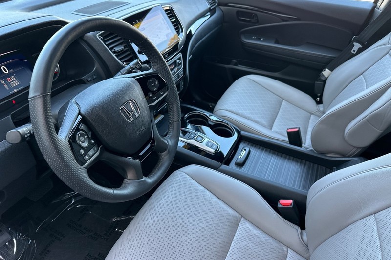 Honda Passport Vehicle Full-screen Gallery Image 10