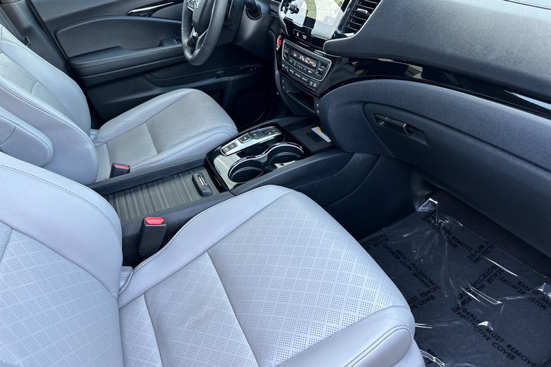 Honda Passport Vehicle Full-screen Gallery Image 16