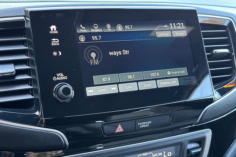 Honda Passport Vehicle Full-screen Gallery Image 18