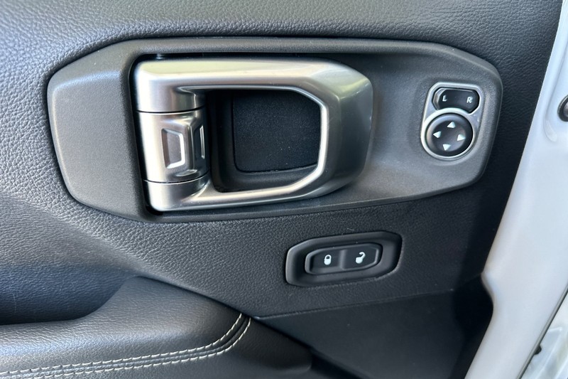 Jeep Wrangler Unlimited Vehicle Full-screen Gallery Image 11
