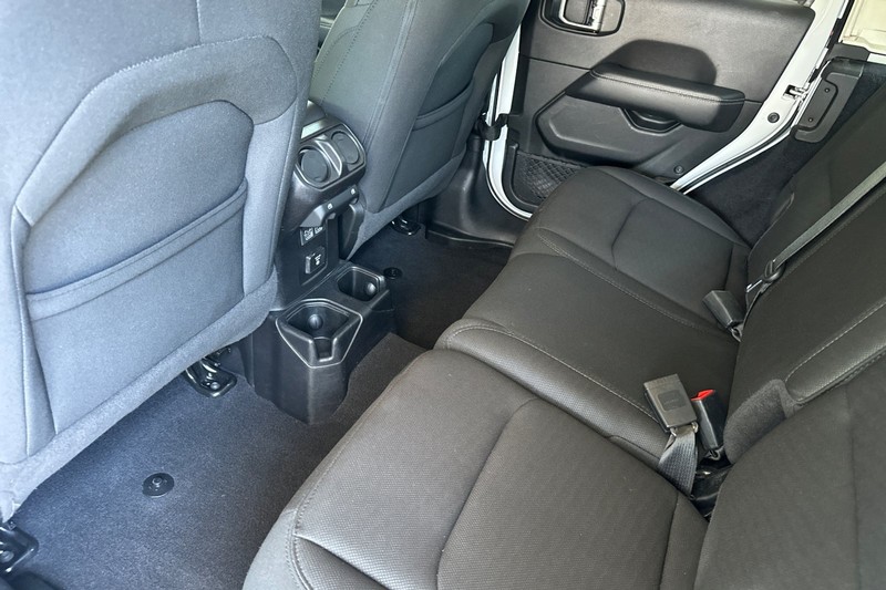 Jeep Wrangler Unlimited Vehicle Full-screen Gallery Image 12