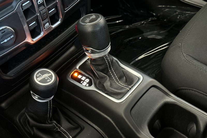 Jeep Wrangler Unlimited Vehicle Full-screen Gallery Image 21