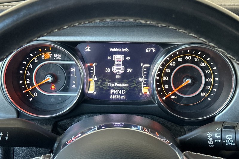 Jeep Wrangler Unlimited Vehicle Full-screen Gallery Image 24