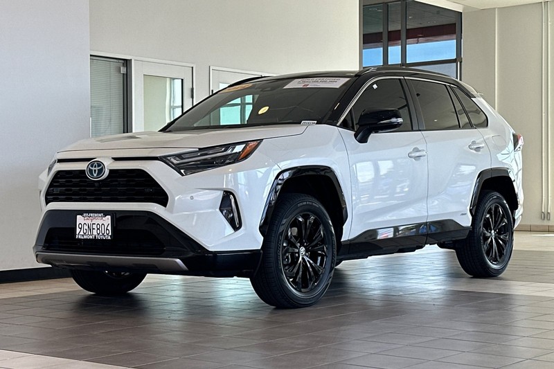 Toyota RAV4 Vehicle Full-screen Gallery Image 08