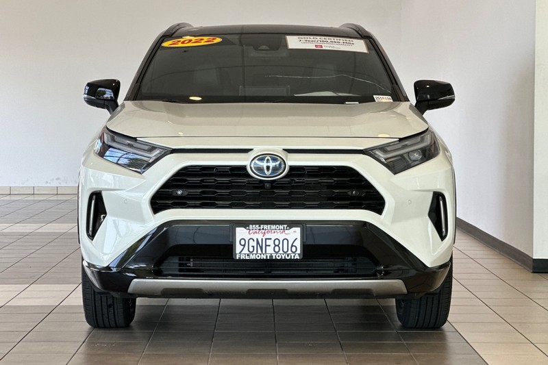 Toyota RAV4 Vehicle Full-screen Gallery Image 09