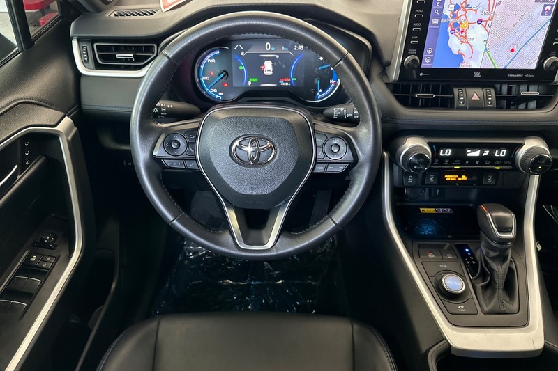 Toyota RAV4 Vehicle Full-screen Gallery Image 14