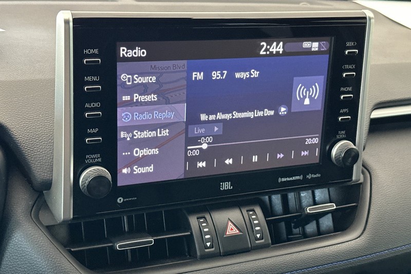 Toyota RAV4 Vehicle Full-screen Gallery Image 18