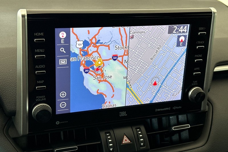 Toyota RAV4 Vehicle Full-screen Gallery Image 19