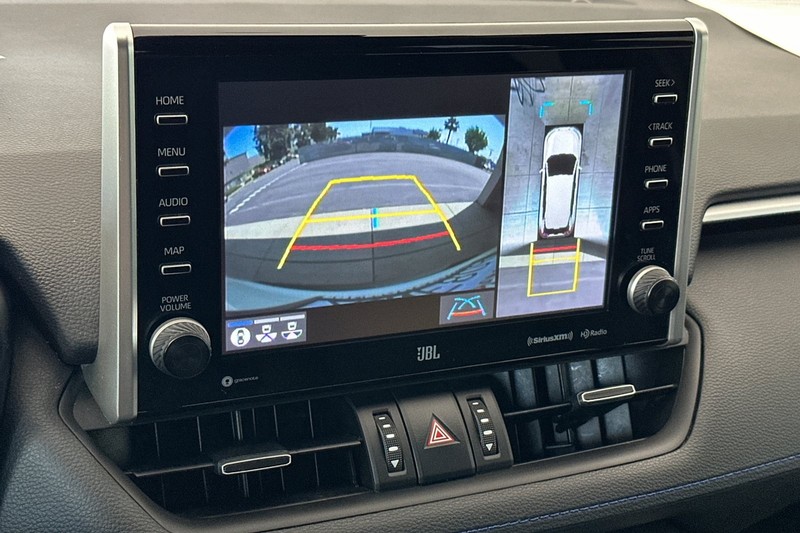 Toyota RAV4 Vehicle Full-screen Gallery Image 20
