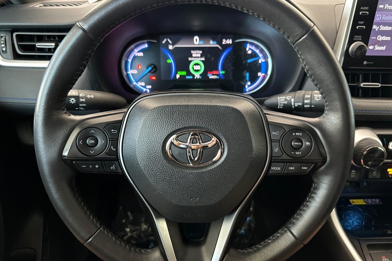 Toyota RAV4 Vehicle Full-screen Gallery Image 24