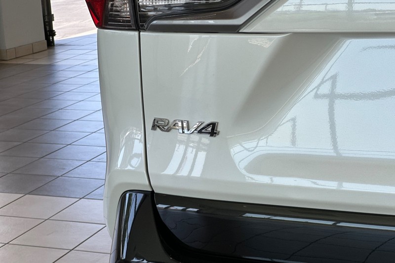 Toyota RAV4 Vehicle Full-screen Gallery Image 28