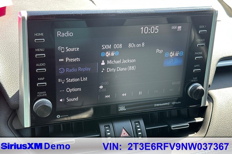 Toyota RAV4 Vehicle Full-screen Gallery Image 29