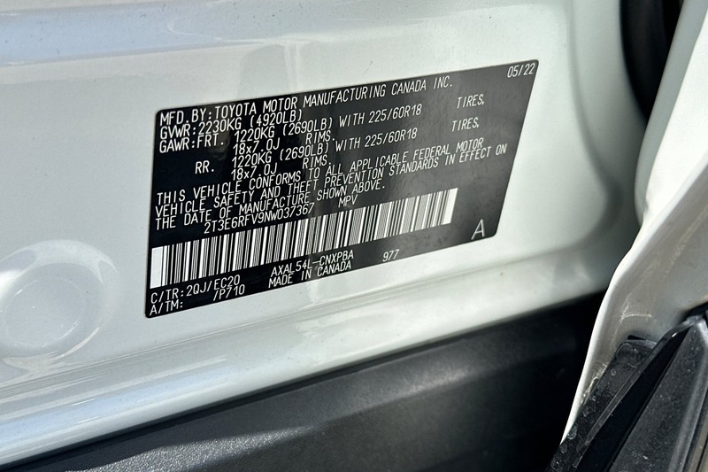 Toyota RAV4 Vehicle Full-screen Gallery Image 30