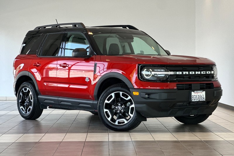 Ford Bronco Sport Vehicle Full-screen Gallery Image 02