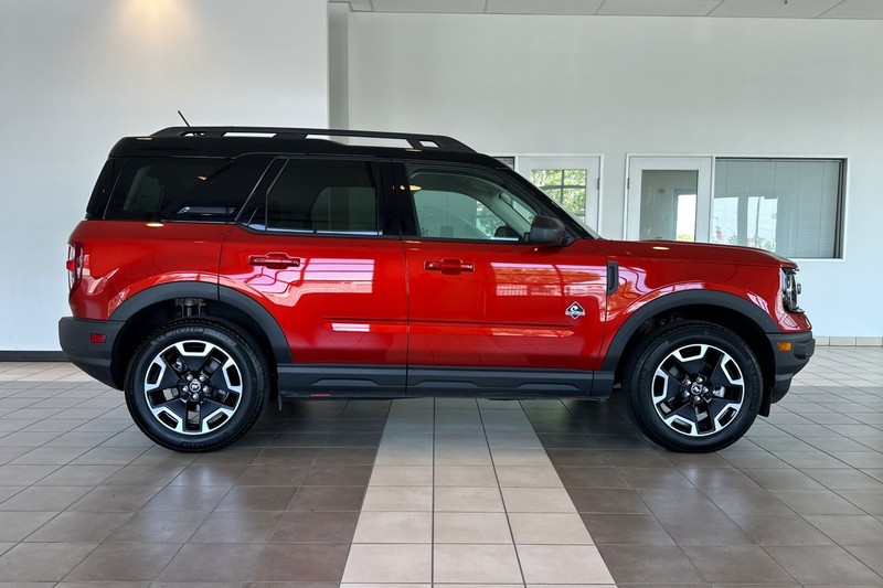 Ford Bronco Sport Vehicle Full-screen Gallery Image 03