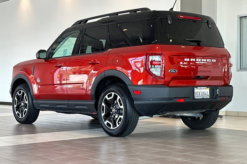 Ford Bronco Sport Vehicle Full-screen Gallery Image 06